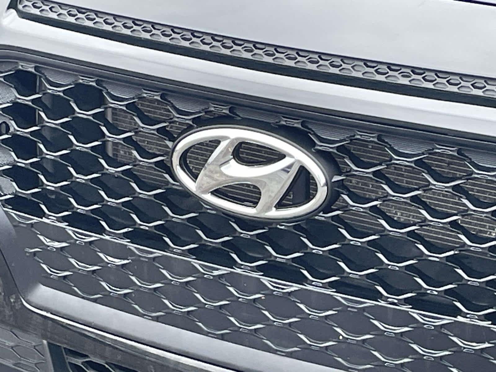Used 2018 Ultra Black Hyundai SEL image 19