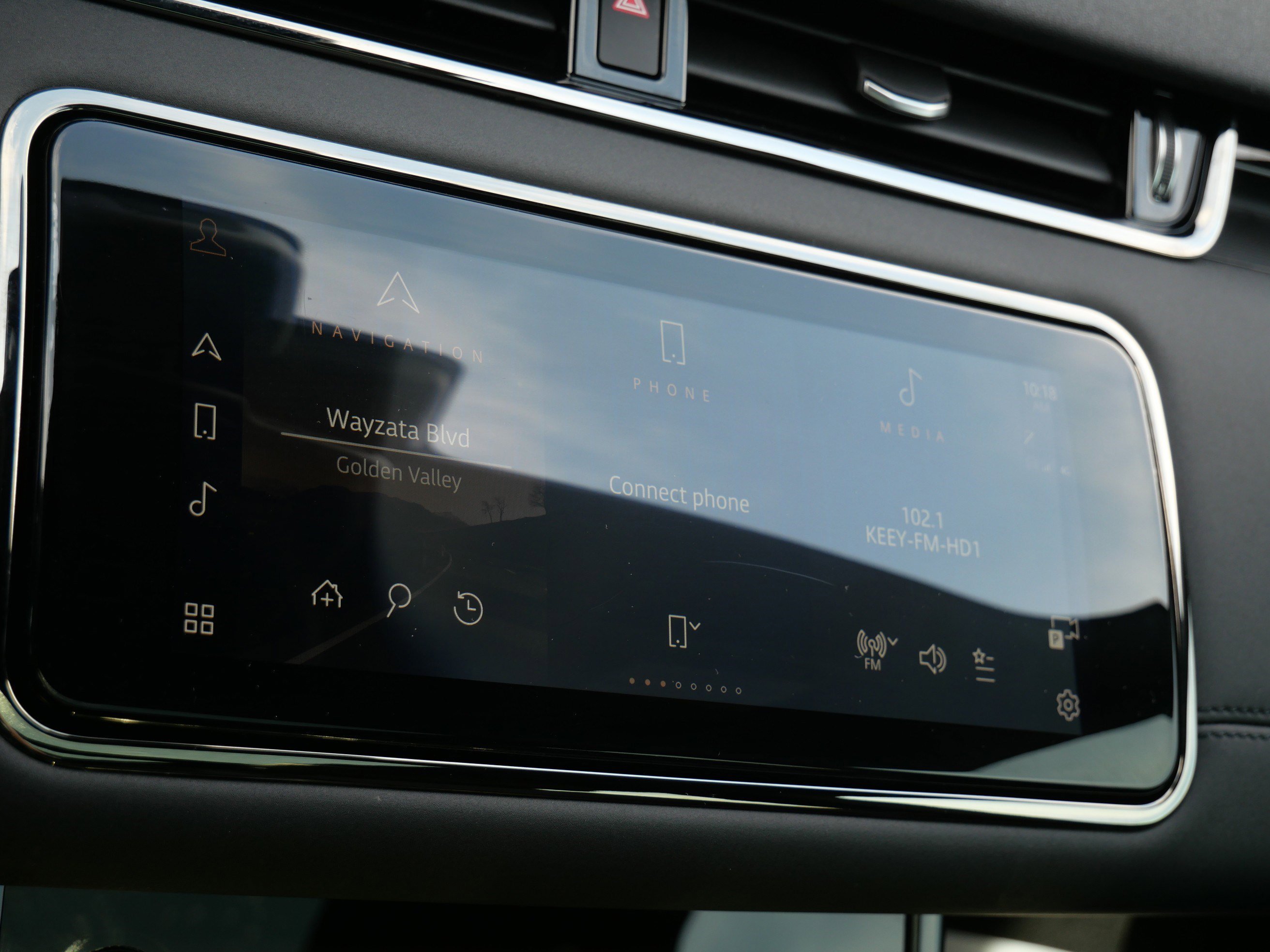 Used 2023 Fuji White Land Rover R-Dynamic SE image 29