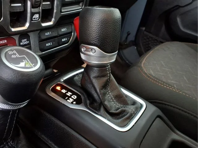 Used 2024 Gray Jeep Mojave image 15