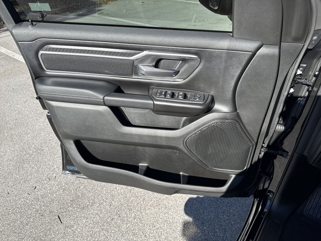 New 2026 Diamond Black Crystal Pearl-Coat Exterior Paint Ram Big Horn/Lone Star image 19