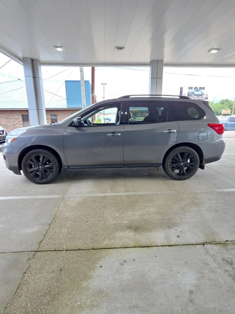 Used 2018 Gray Nissan SL image 2