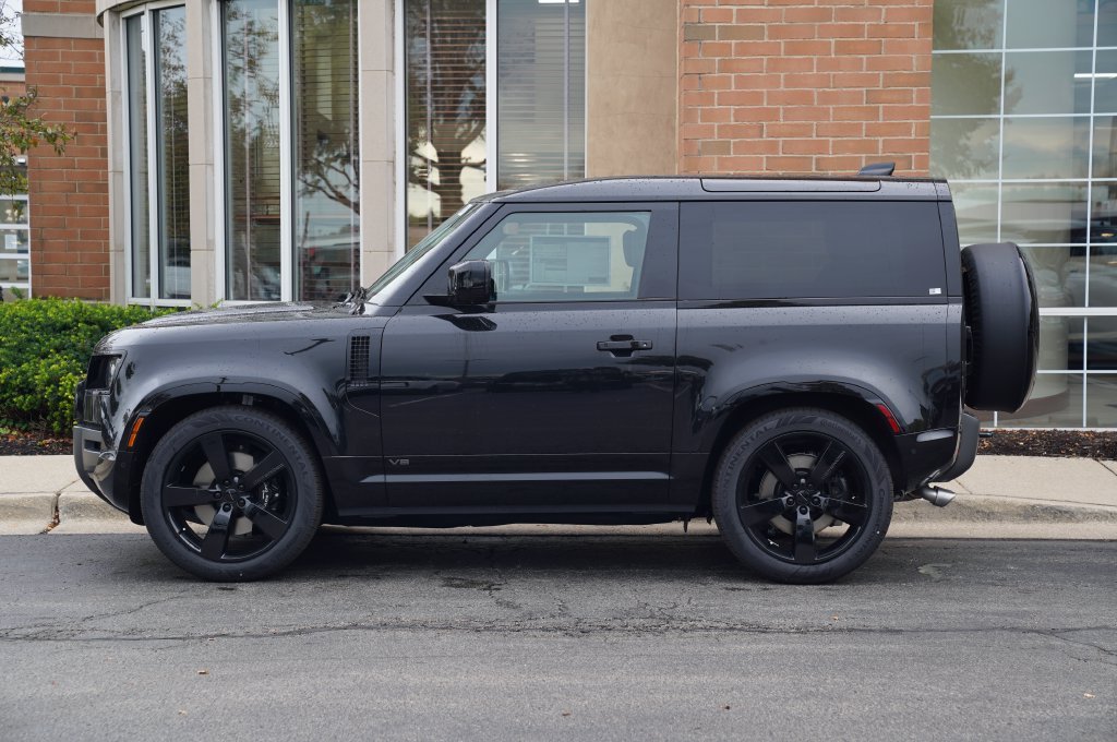 New 2026 Santorini Black Land Rover V8 image 2