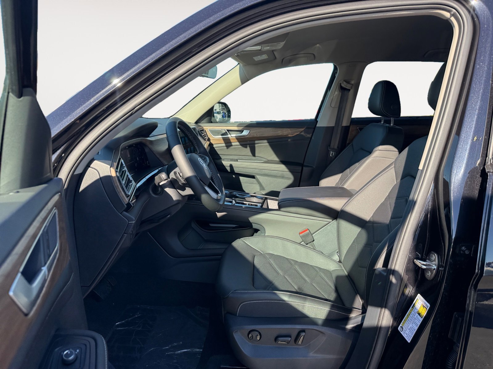New 2026 Black Pearl Volkswagen 2.0T SE w/Technology image 10