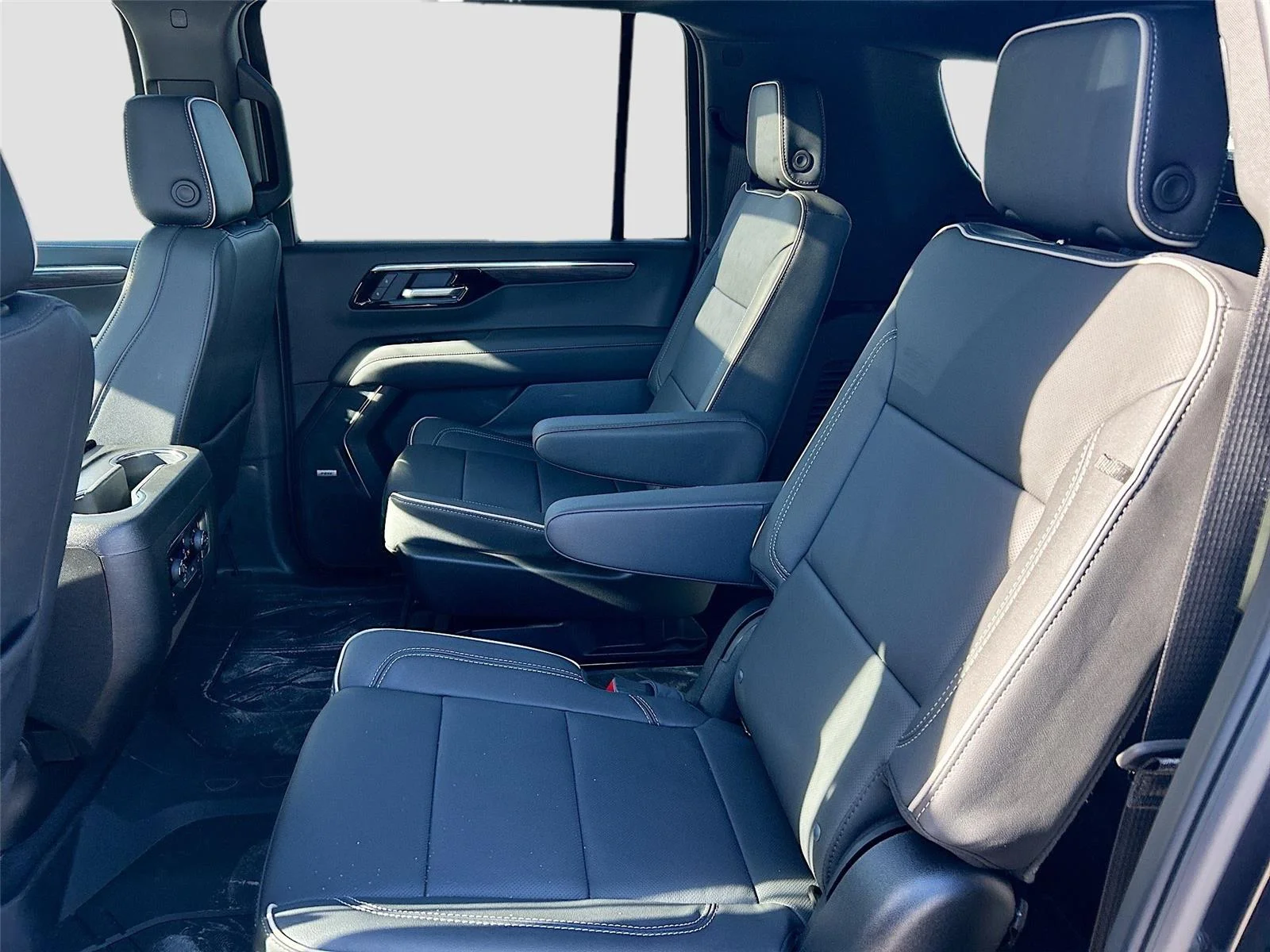 2026 Chevrolet Suburban Premier - Photo 26