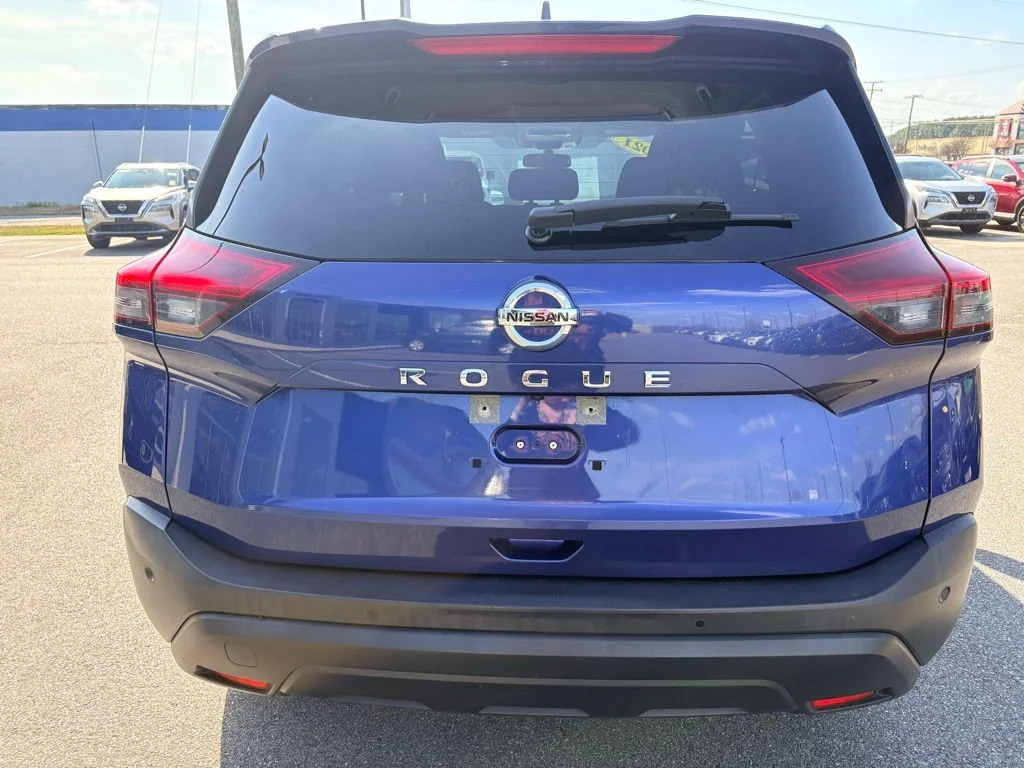 Used 2021 Blue Nissan S image 4