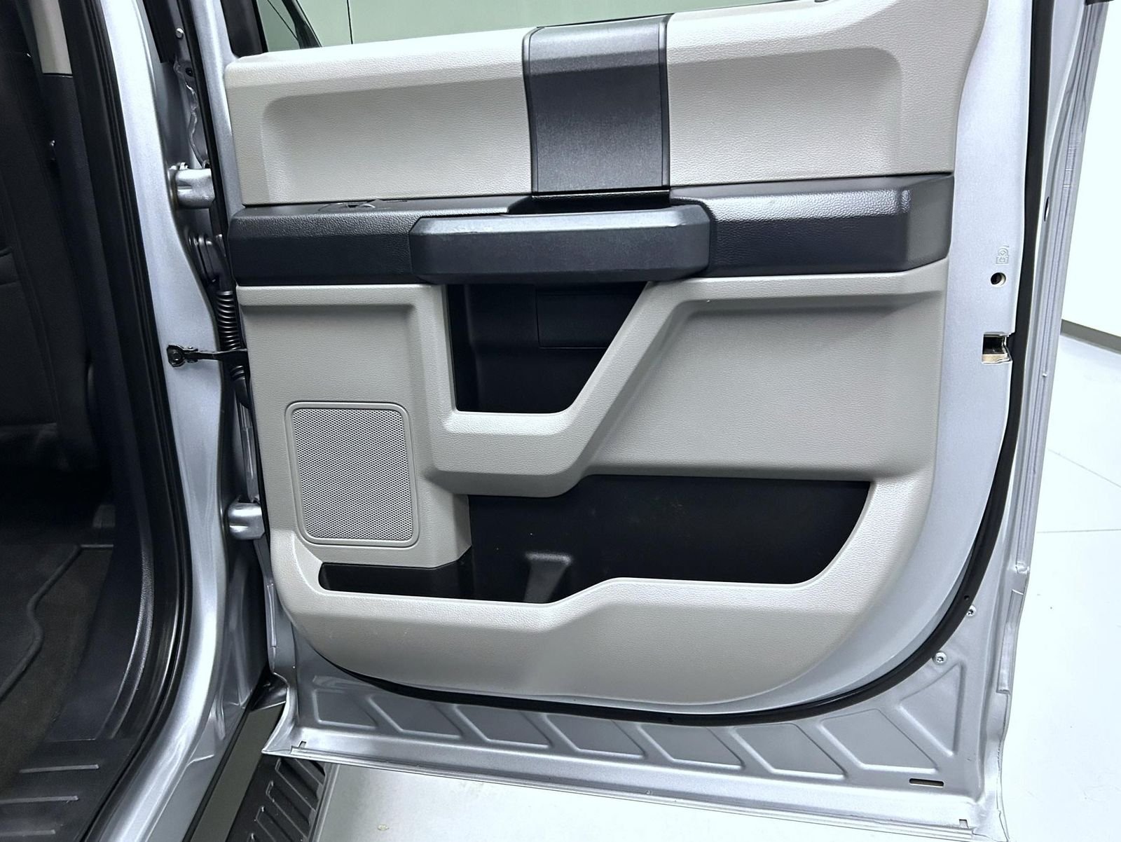 Used 2020 Silver Ford XL image 17