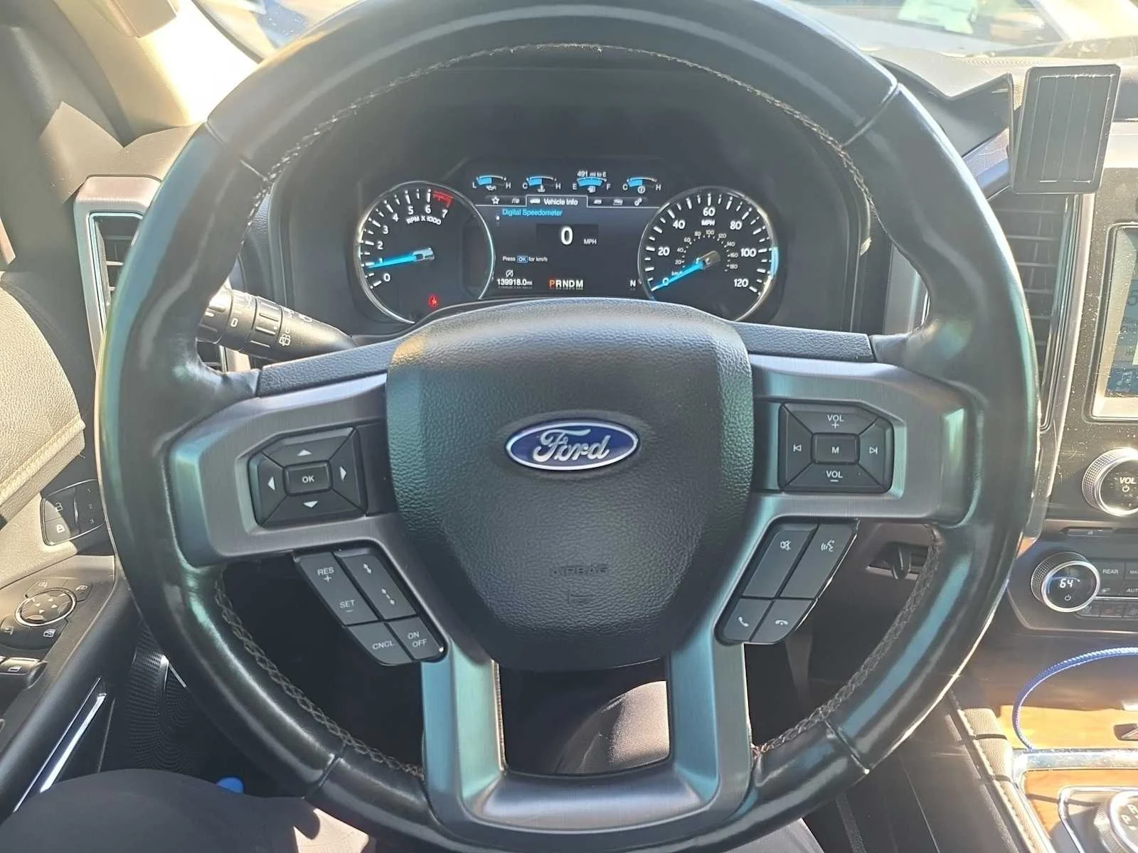 Used 2018 White Platinum Metallic Tri-Coat Ford Platinum image 12