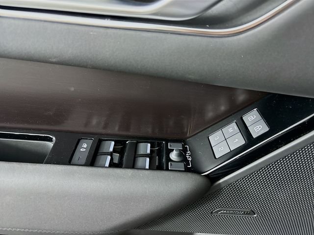 Certified Used 2026 Batumi Gold Land Rover Dynamic SE image 18