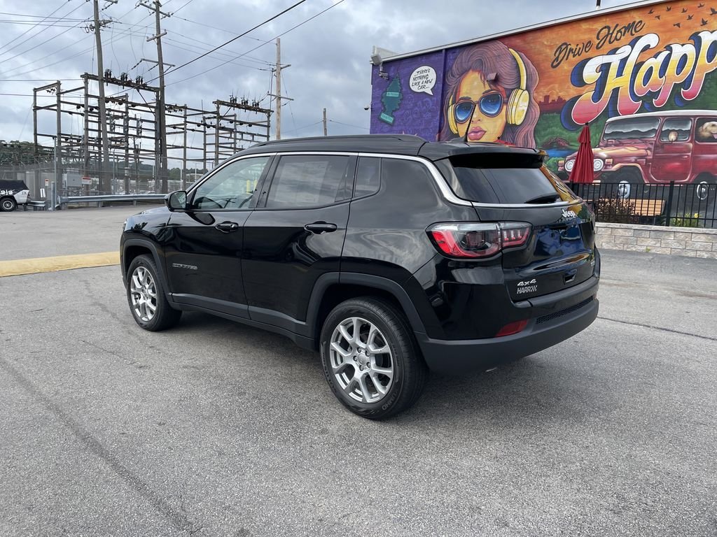 Used 2023 Black Jeep Latitude Lux image 3