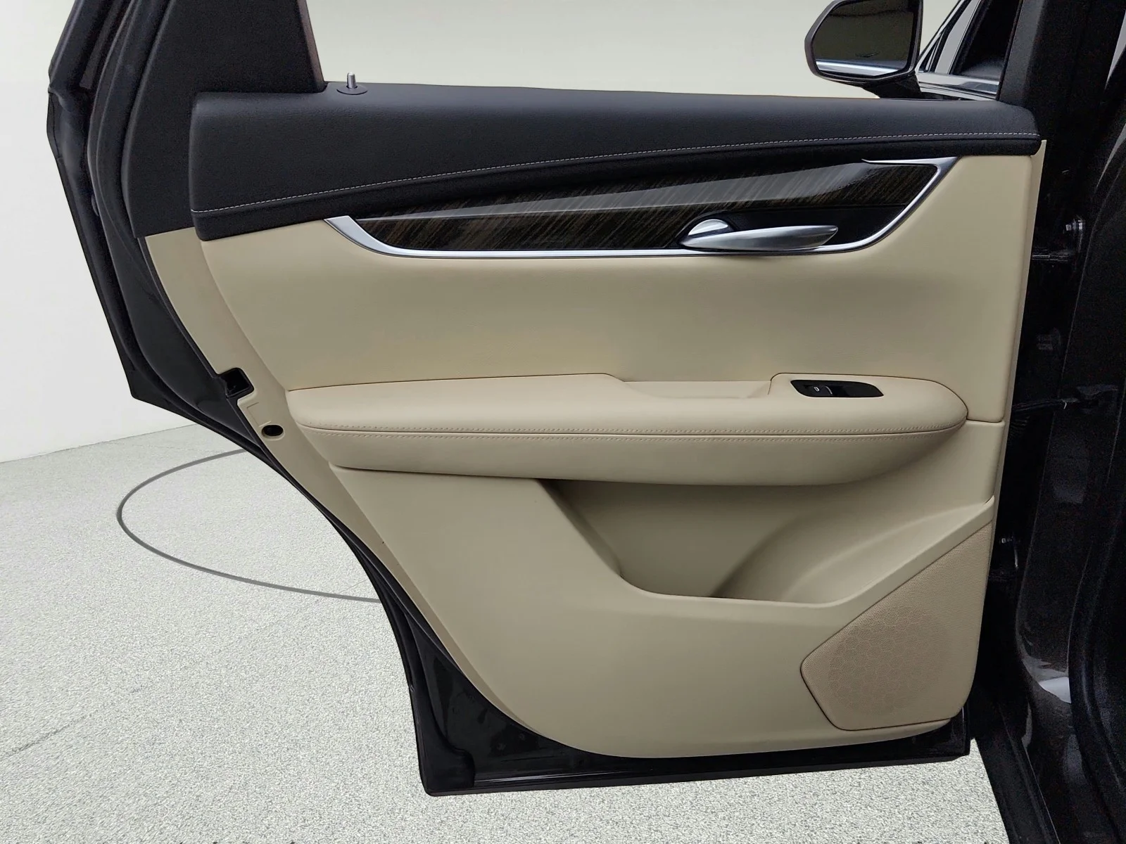 Used 2019 DARK MOCHA Cadillac FWD image 27