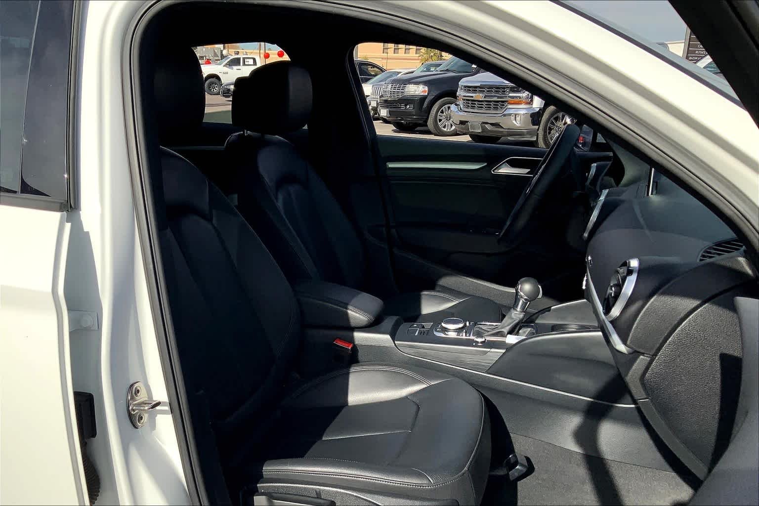 Used 2018 Ibis White Audi Tech Premium image 9