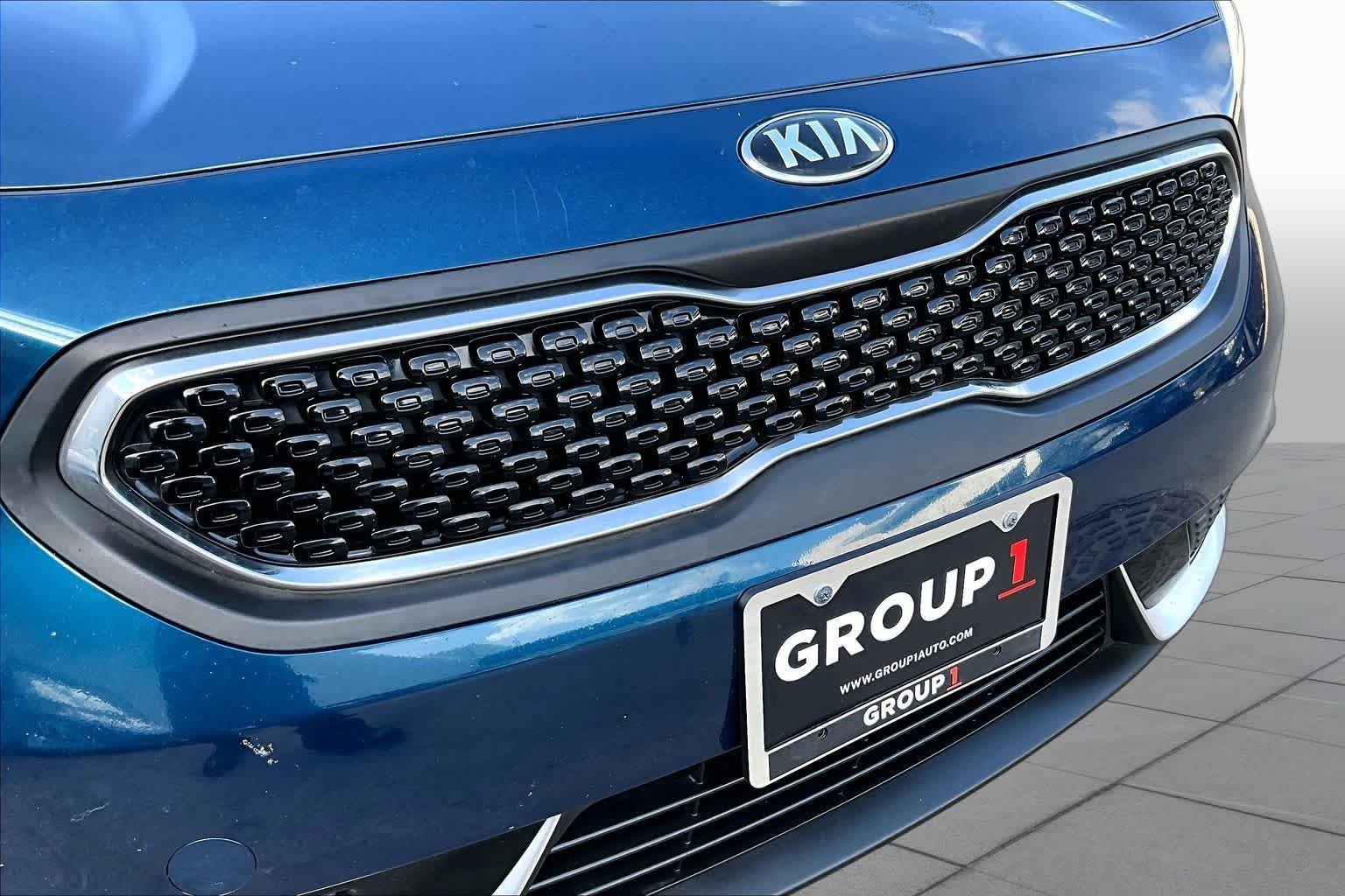 Used 2019 Deep Cerulean Kia LX image 29