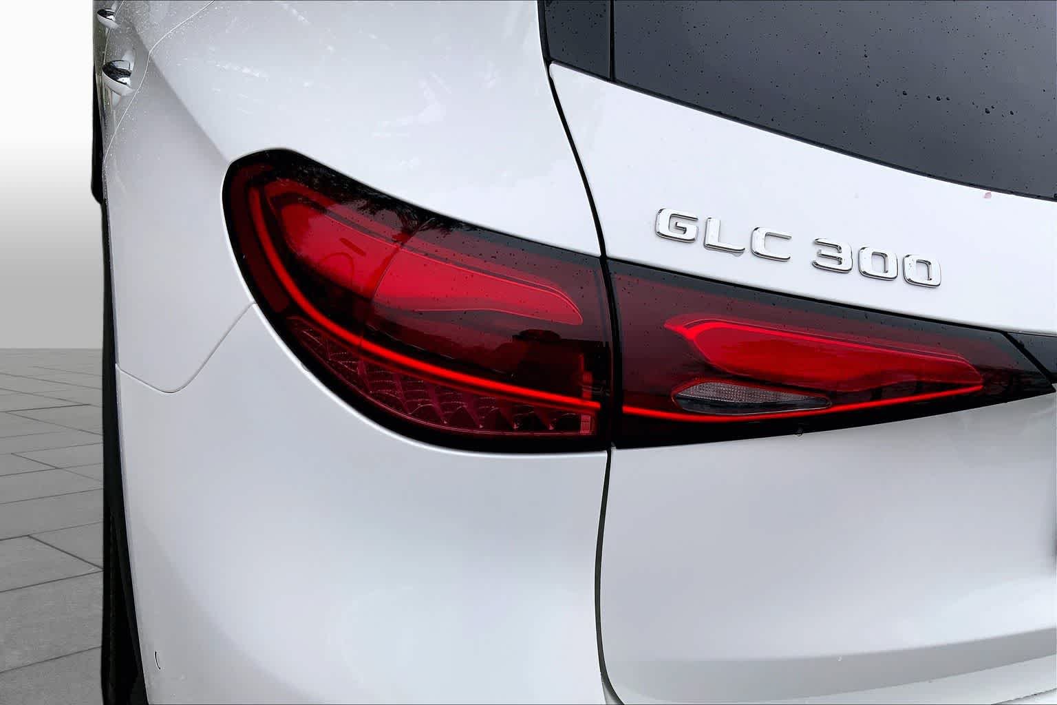 Certified Used 2025 Polar White Mercedes-Benz GLC 300 image 28