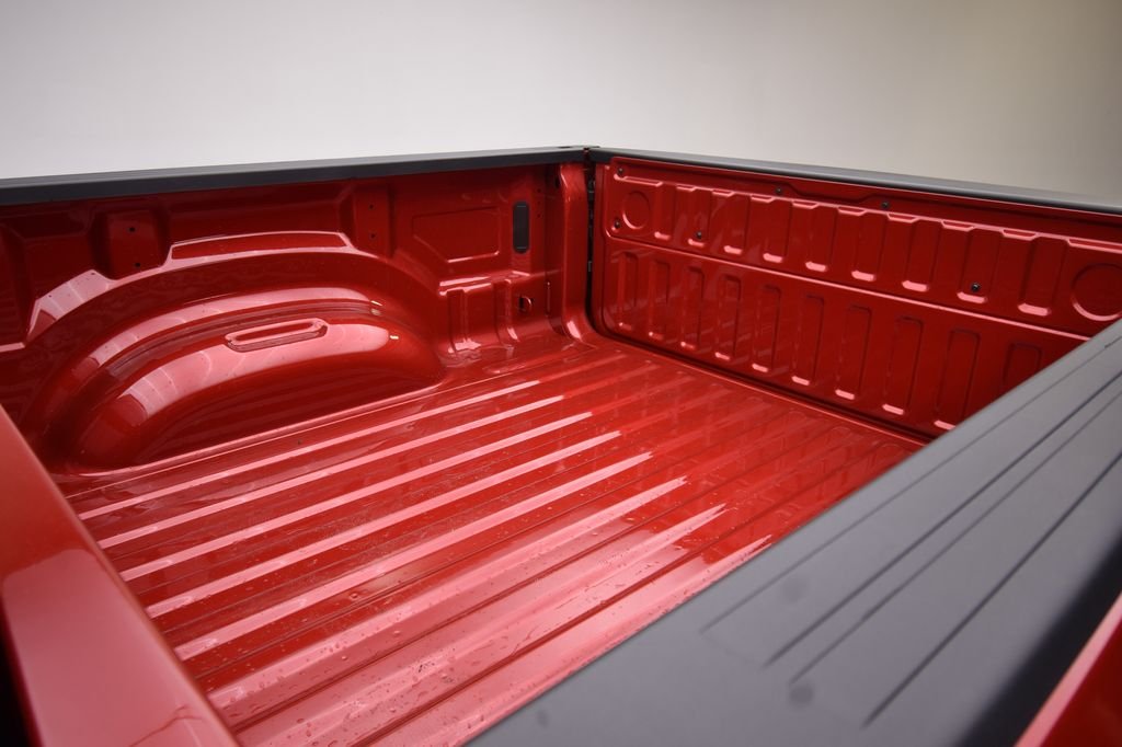 New 2026 Molten Red Pearl-Coat Exterior Paint RAM Big Horn/Lone Star image 17