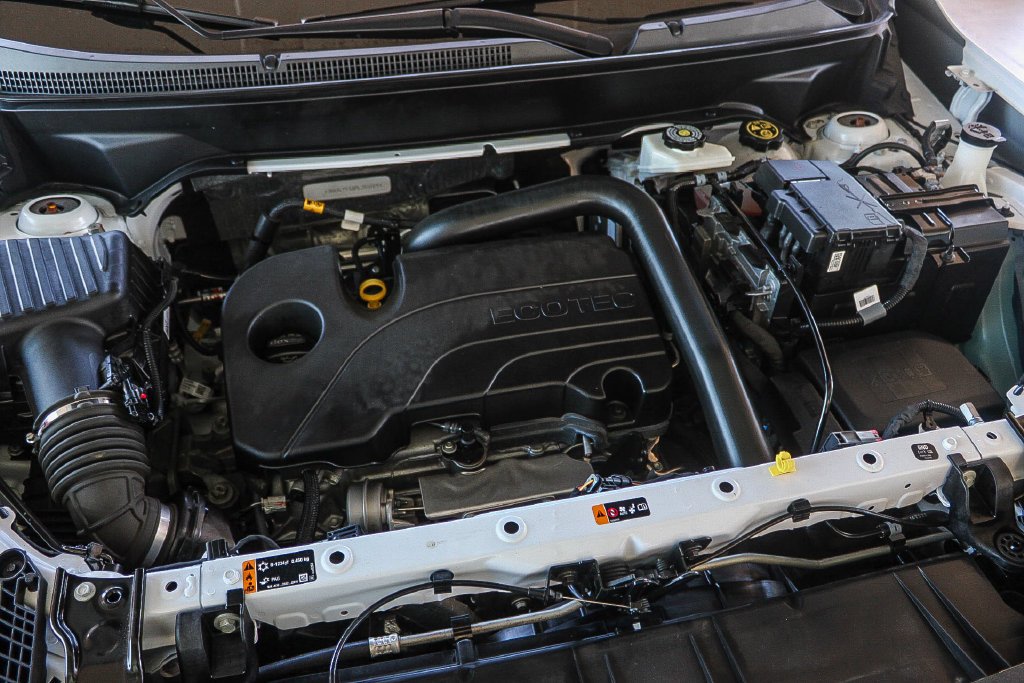 Used 2023 White GMC SLT image 26
