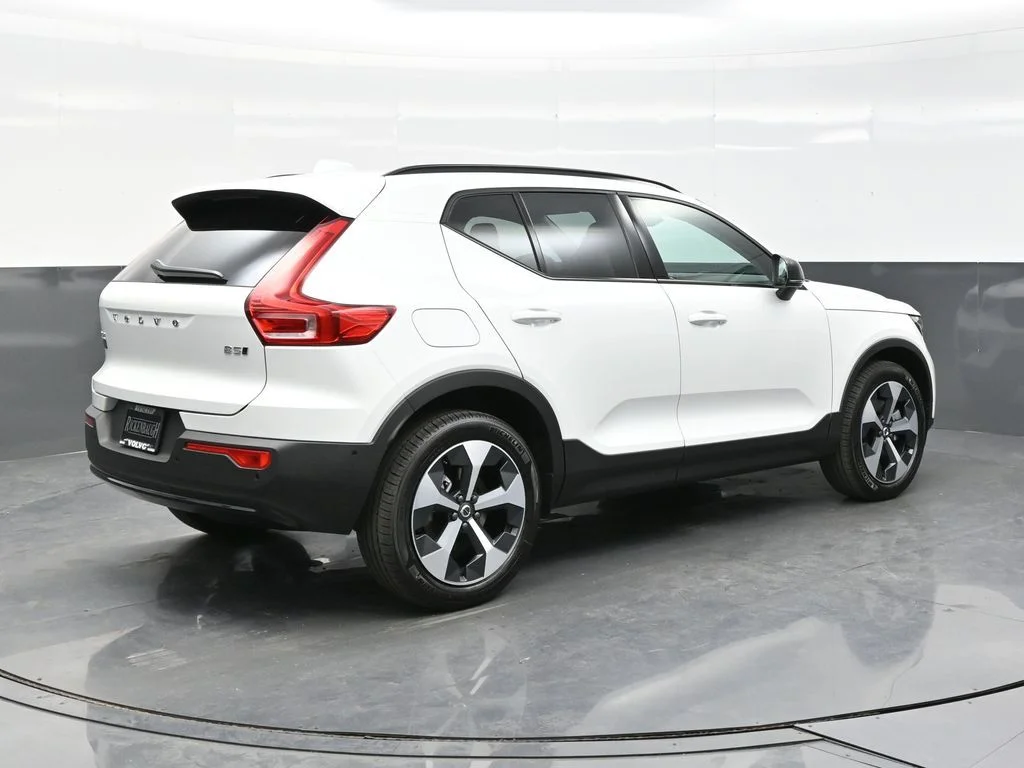 2026 Volvo XC40 Plus - Photo 7