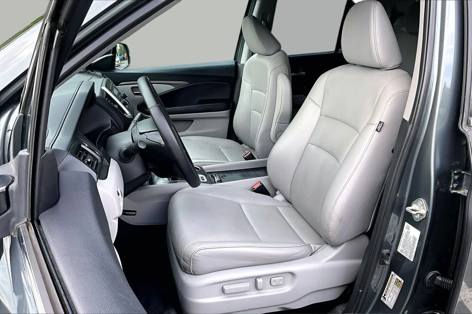 Used 2019 Forest Mist Metallic Honda RTL image 8