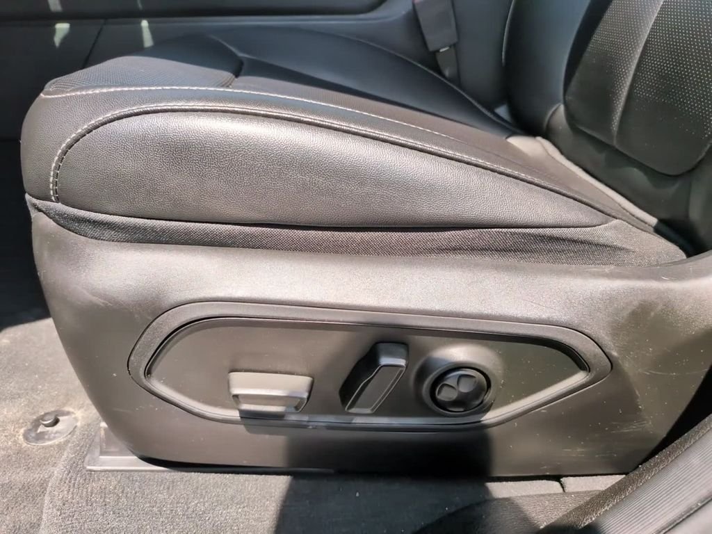 Used 2025 Silver Jeep Limited image 19