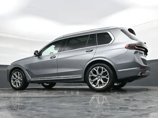 Used 2024 Gray BMW xDrive40i image 36