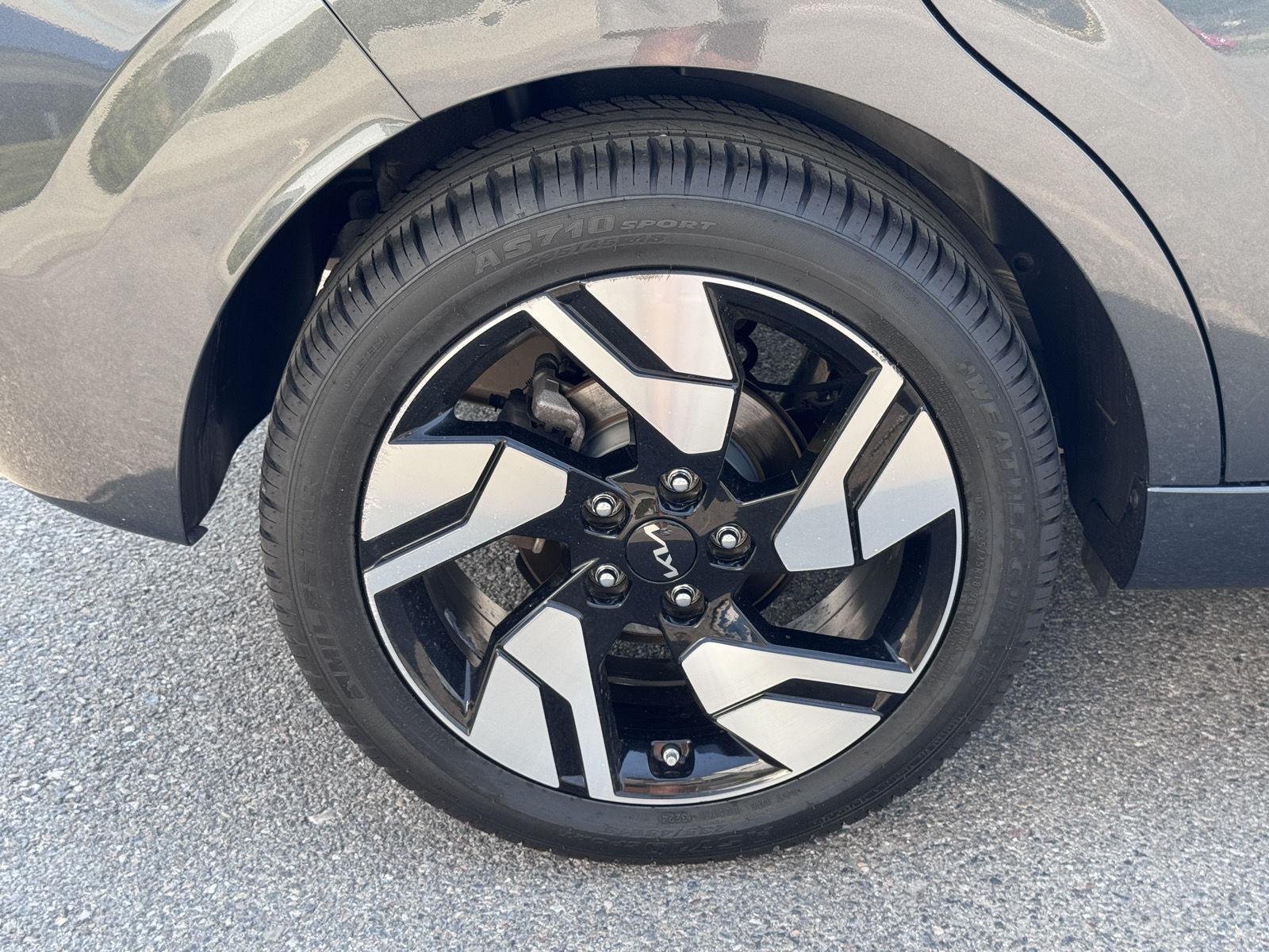 Used 2023 Gravity Gray Kia GT-Line image 17