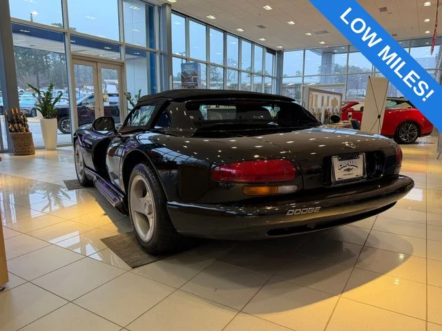 Used 1994 Black Dodge RT/10 image 4