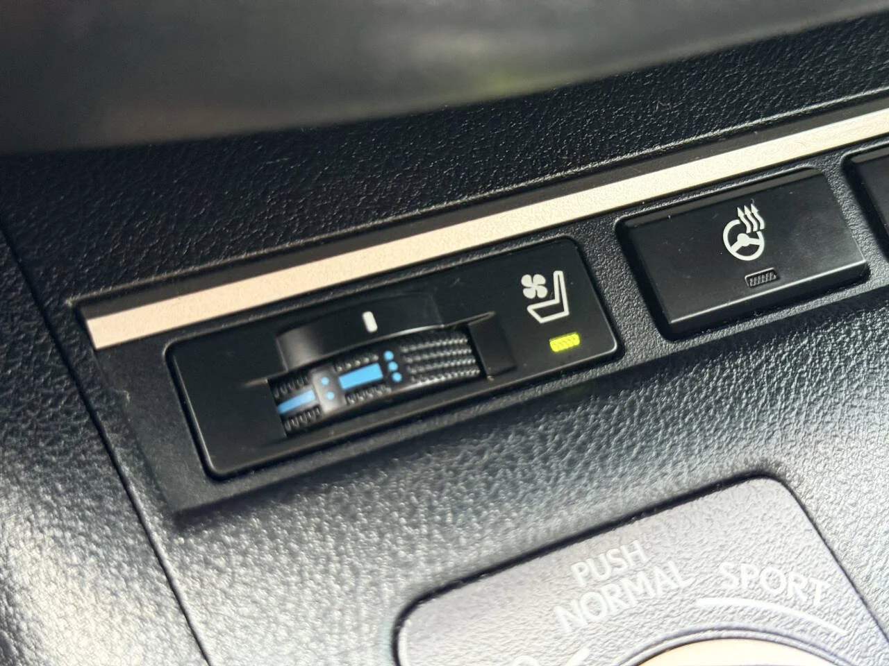 Used 2013 Charcoal Lexus Base 4dr Sedan image 25