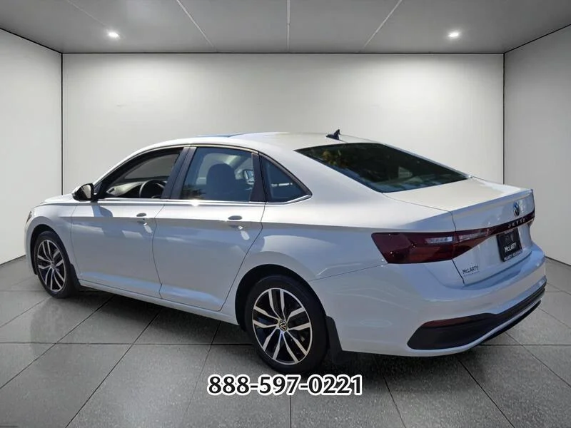 Used 2026 Opal White Pearl Volkswagen SE image 3