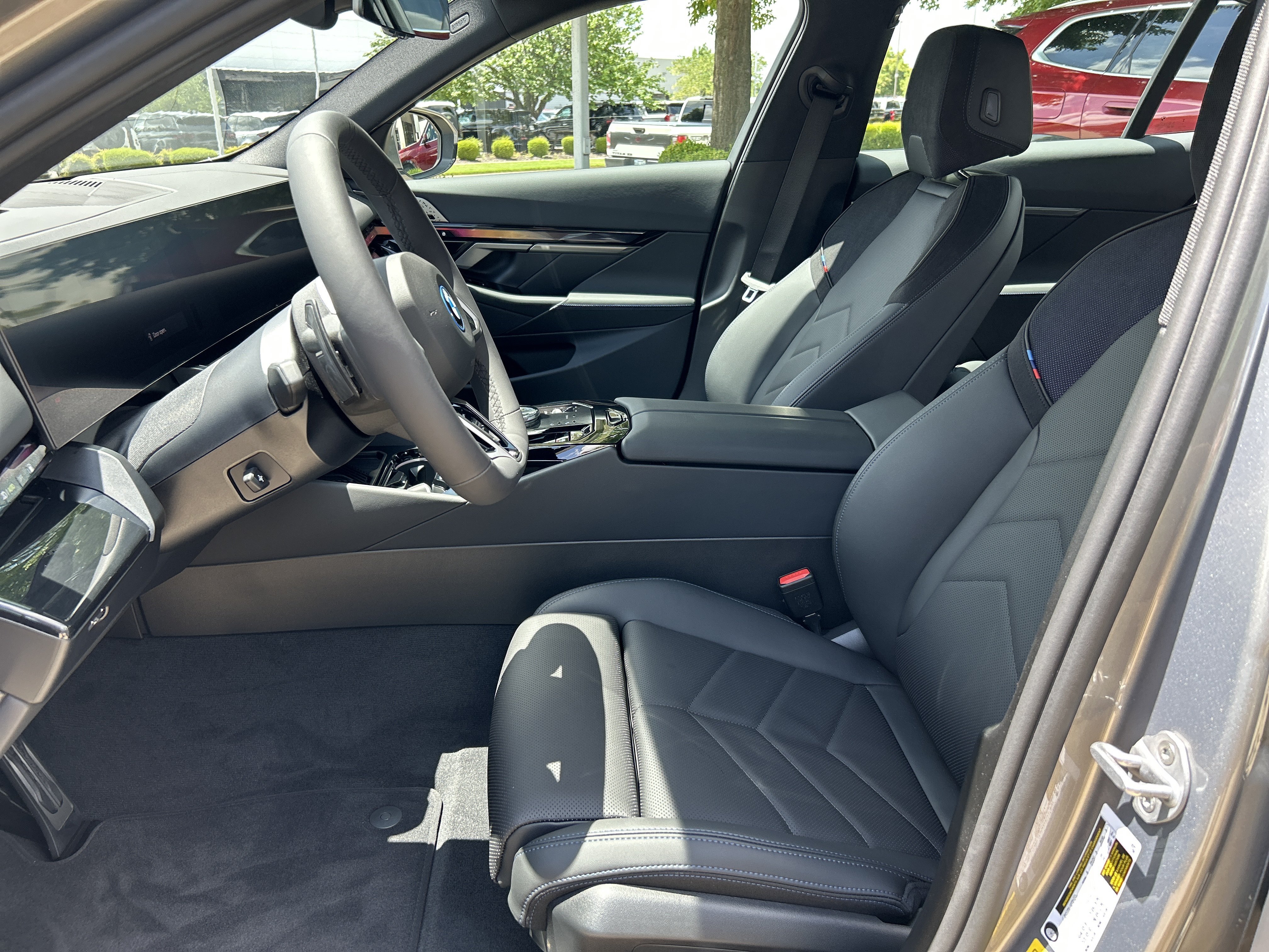 New 2026 OXIDE GREY BMW 550e xDrive image 18