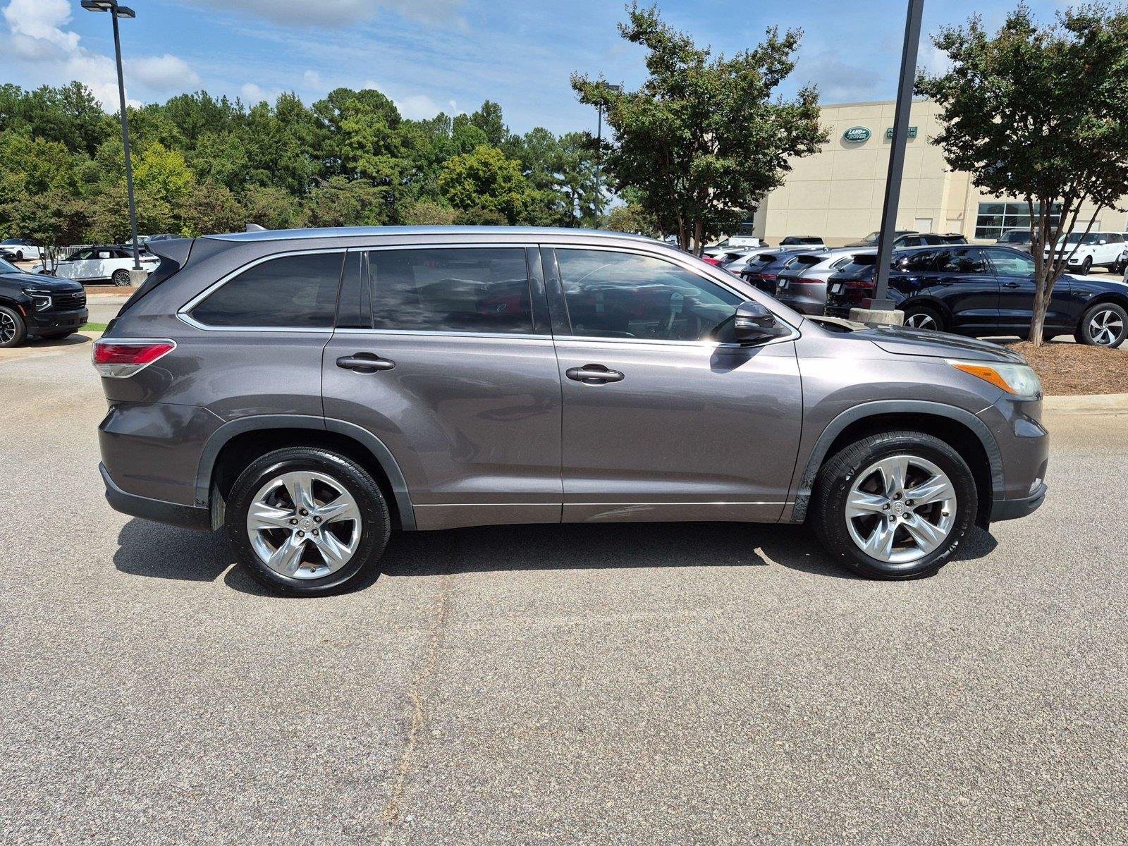 Used 2015 Predawn Gray Mica Toyota Limited image 3