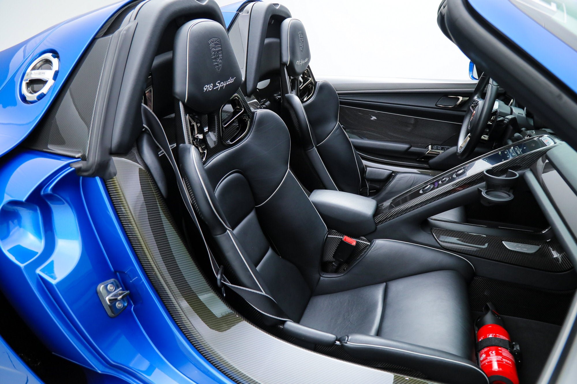 Used 2015 Blue Porsche  image 25