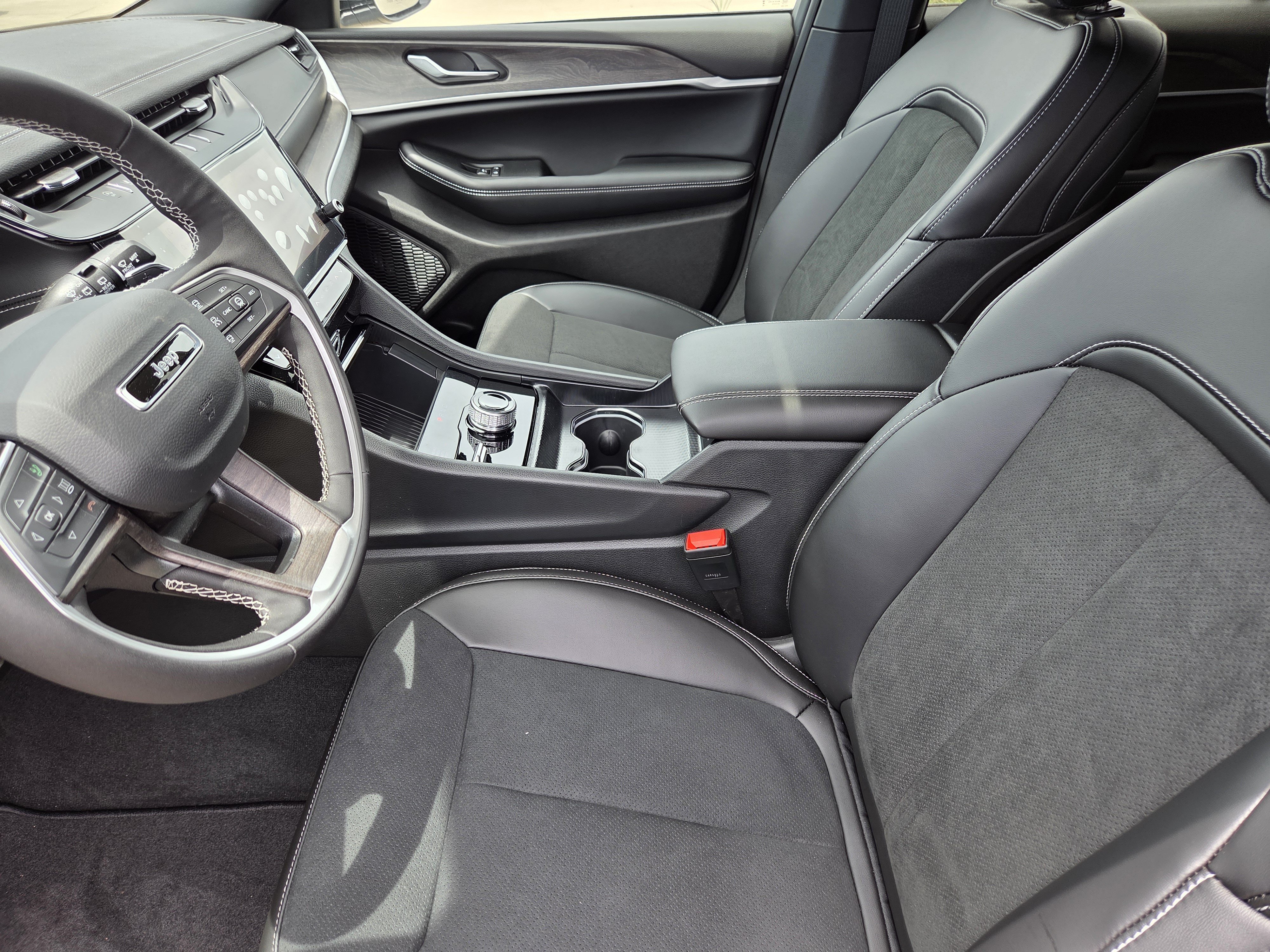 New 2026 Silver Zynith Jeep Laredo Altitude image 21