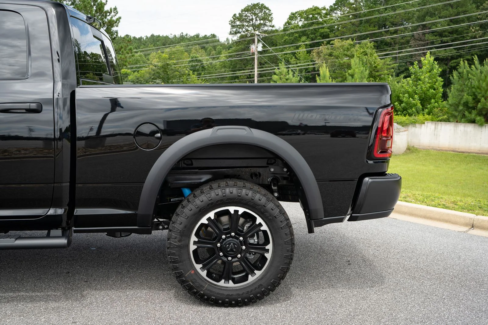 New 2026 Diamond Black Crystal Pearl-Coat Exterior Paint RAM  image 6