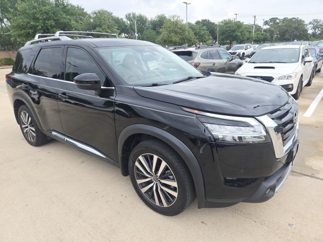 2022 Nissan Pathfinder Platinum 2WD's photo