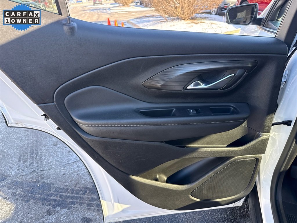 2023 GMC TERRAIN - Image 27