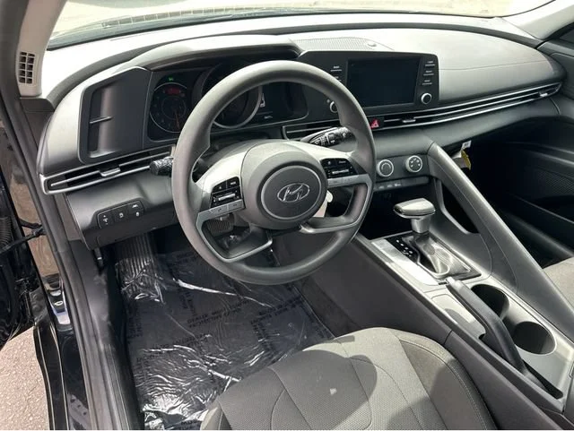 2021 Hyundai Elantra SE - Photo 9