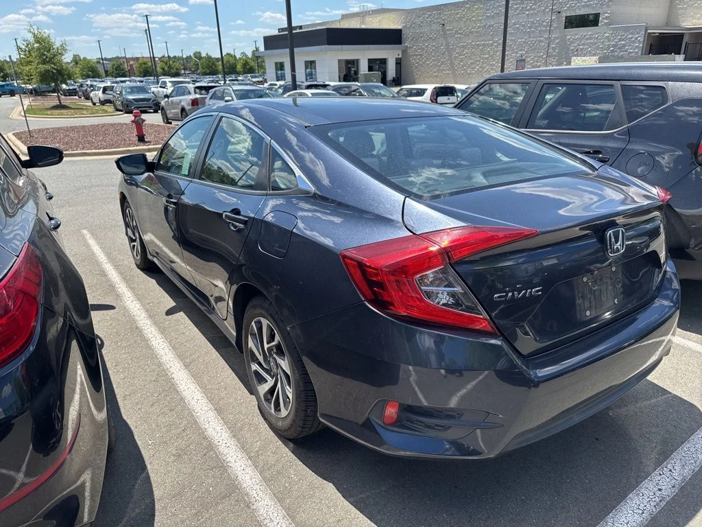 Used 2016  Honda EX image 4