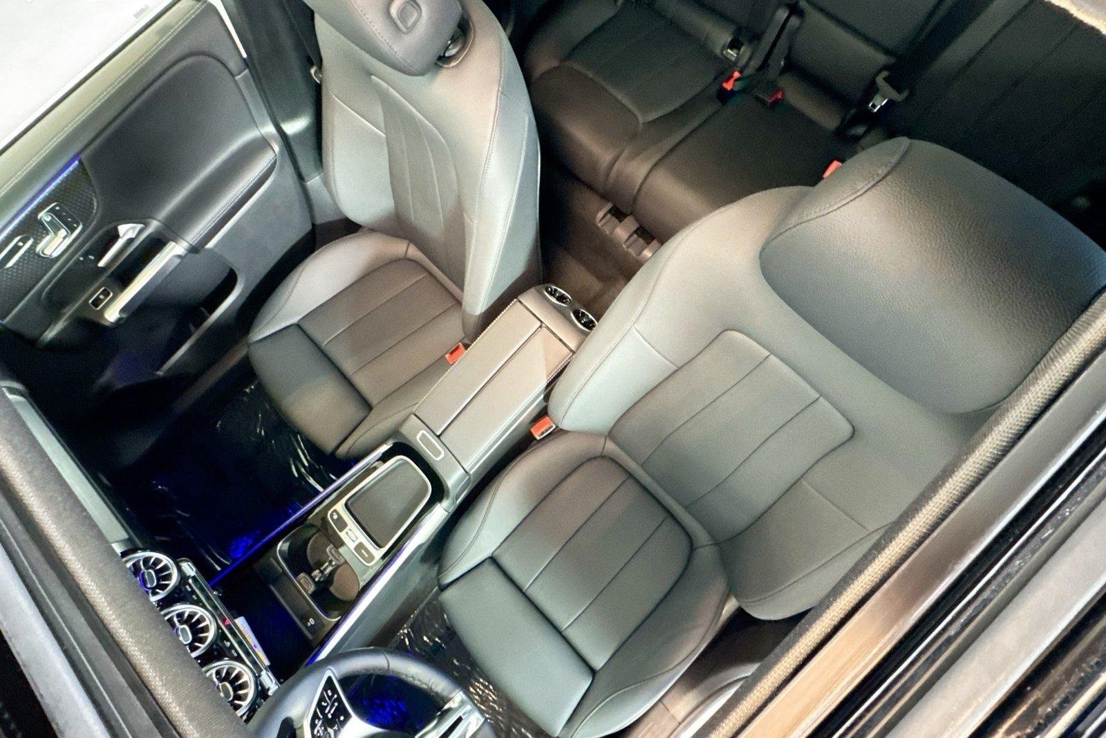New 2026 Polar White Mercedes-Benz GLB 250 image 19