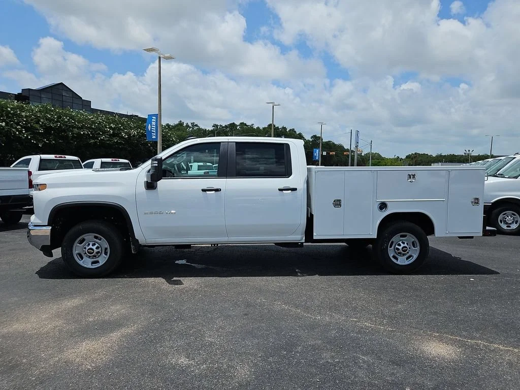 New 2026 Summit White Chevrolet WT image 2