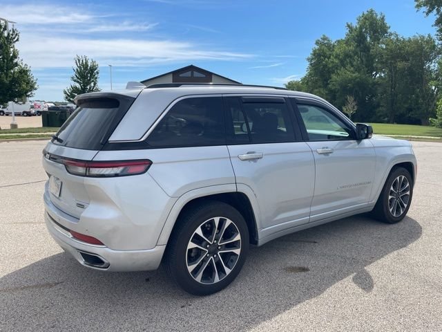 Used 2022 Silver Jeep Overland image 3