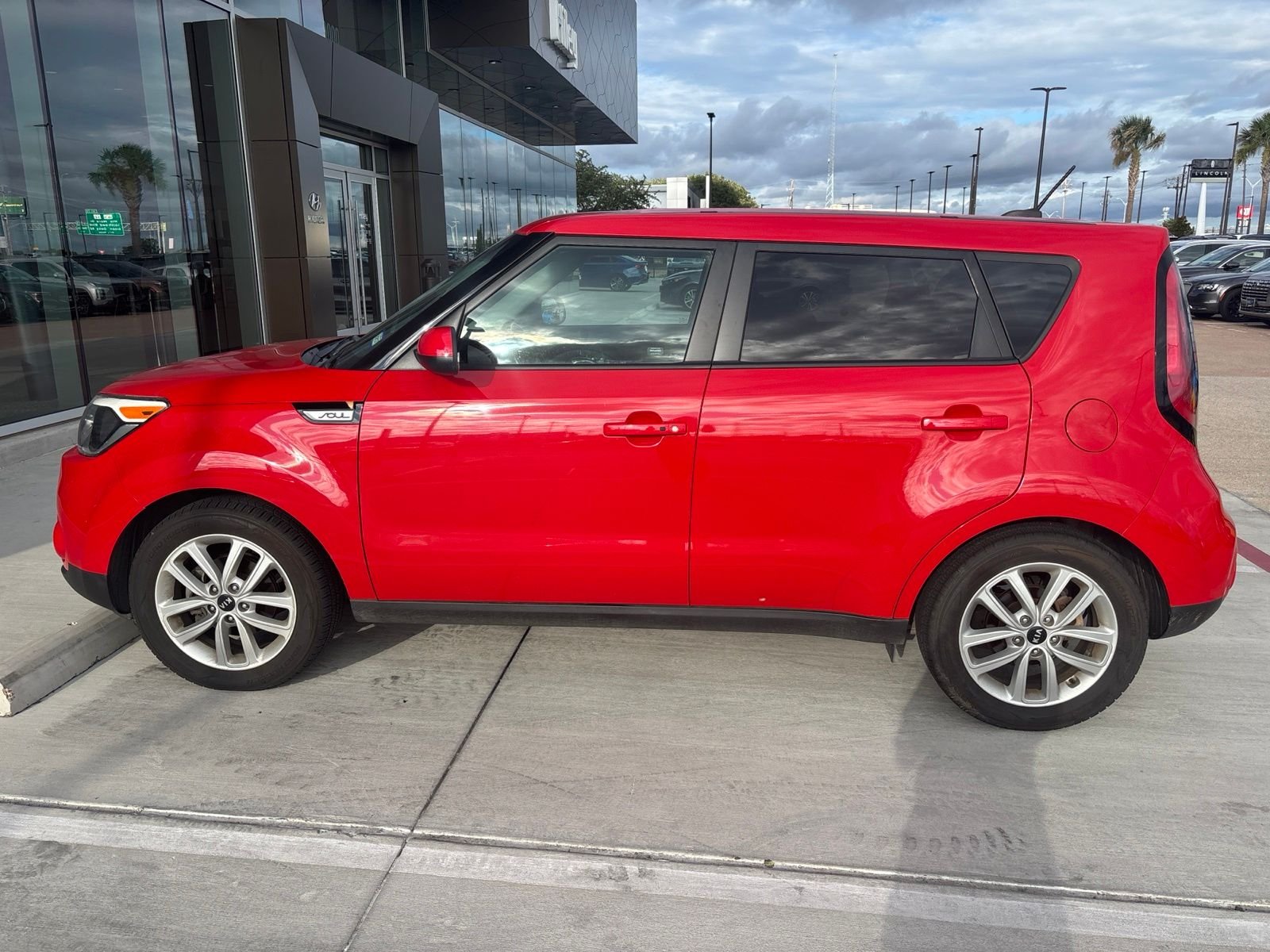 Used 2018 Inferno Red Kia Plus image 6