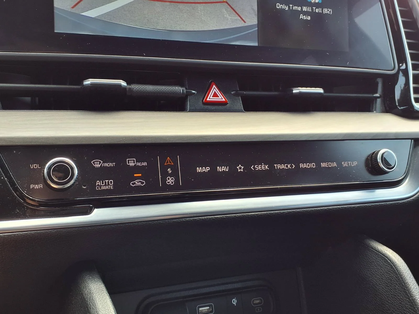 Used 2025 Wolf Gray Kia X-Line image 13