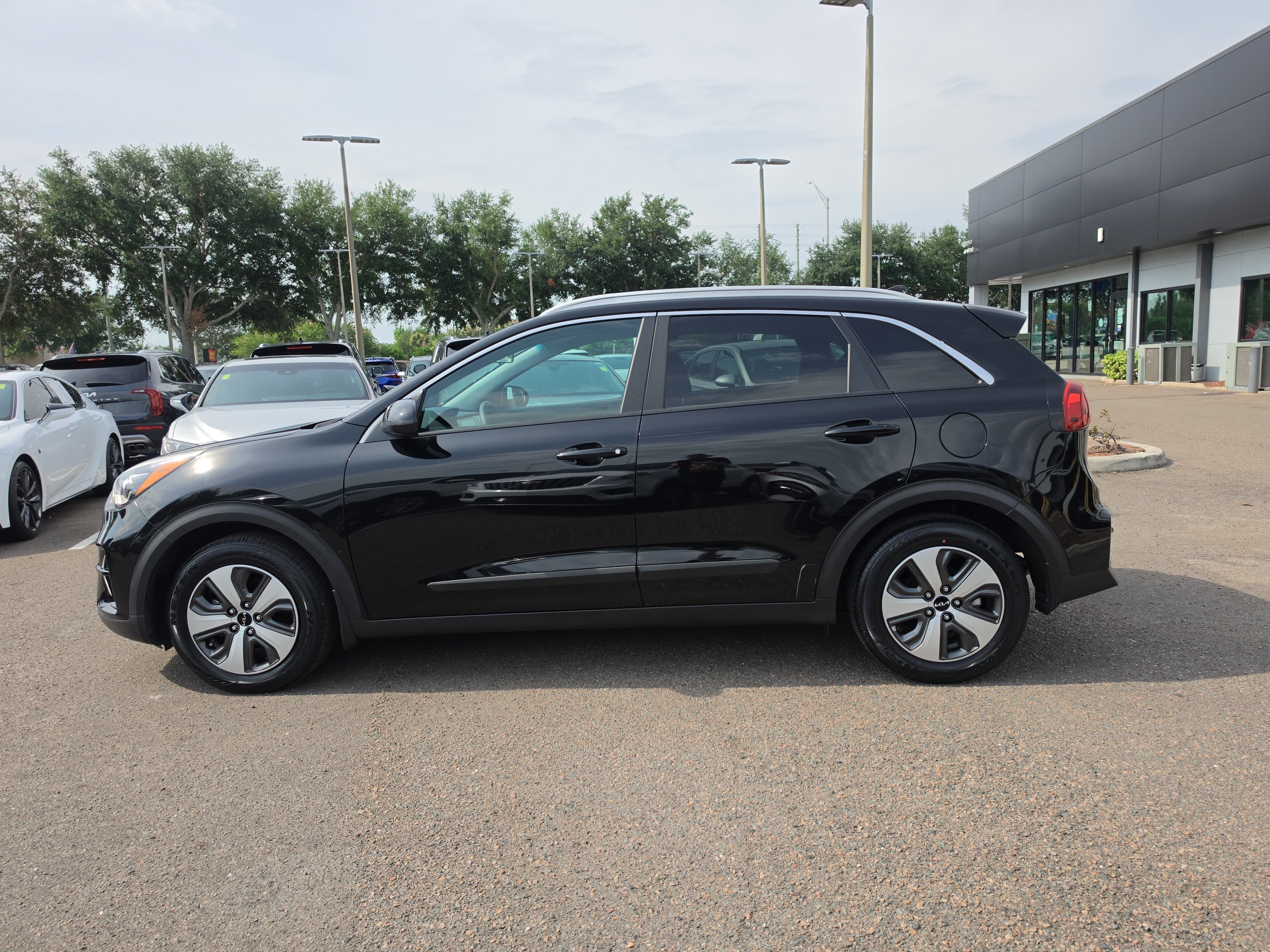 Certified Used 2022 Aurora Black Pearl Kia LX image 4