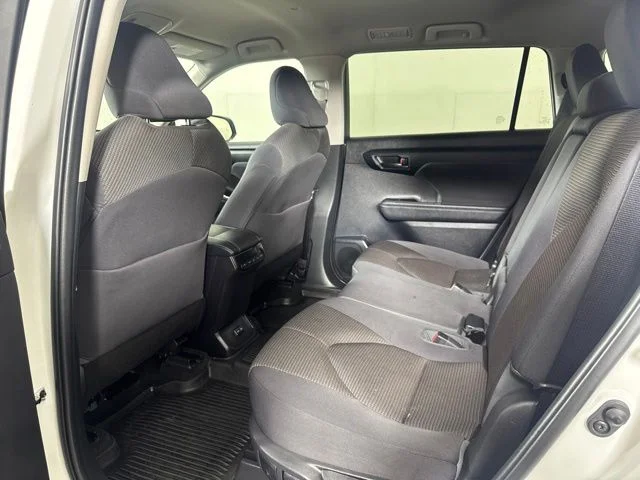 Used 2023 Pearl Toyota LE image 12