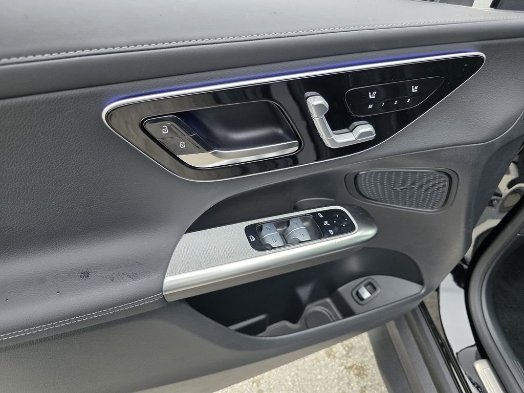 New 2026 Black Mercedes-Benz GLC 300 image 18