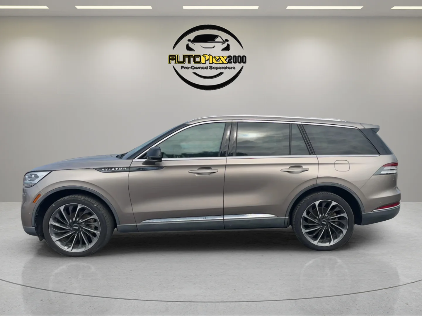 Used 2020 Brown Lincoln Reserve image 4