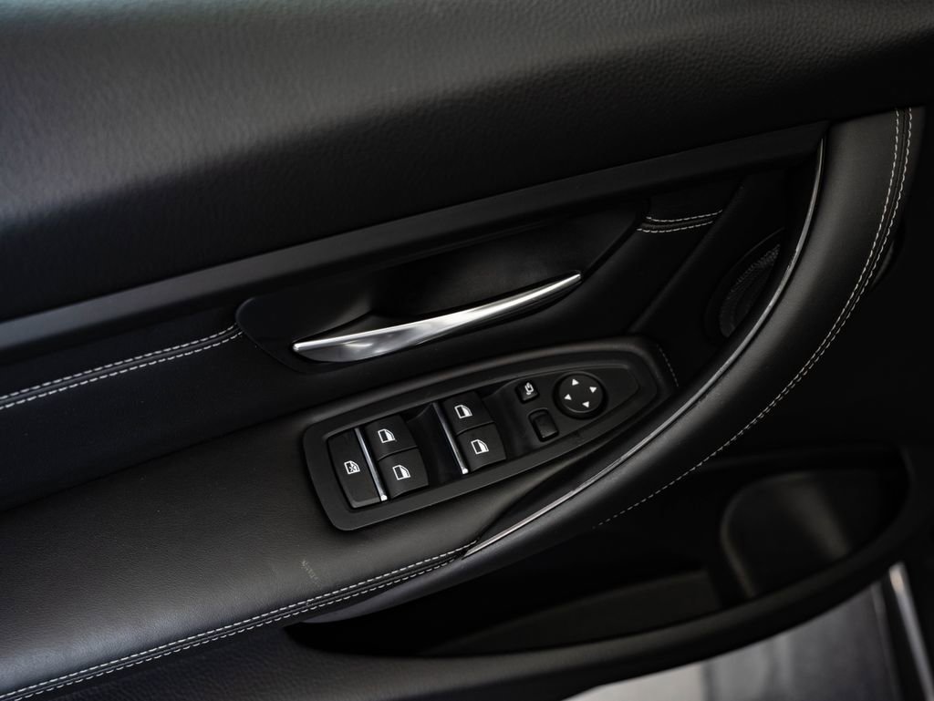 Used 2018 Mineral Gray Metallic BMW  image 25