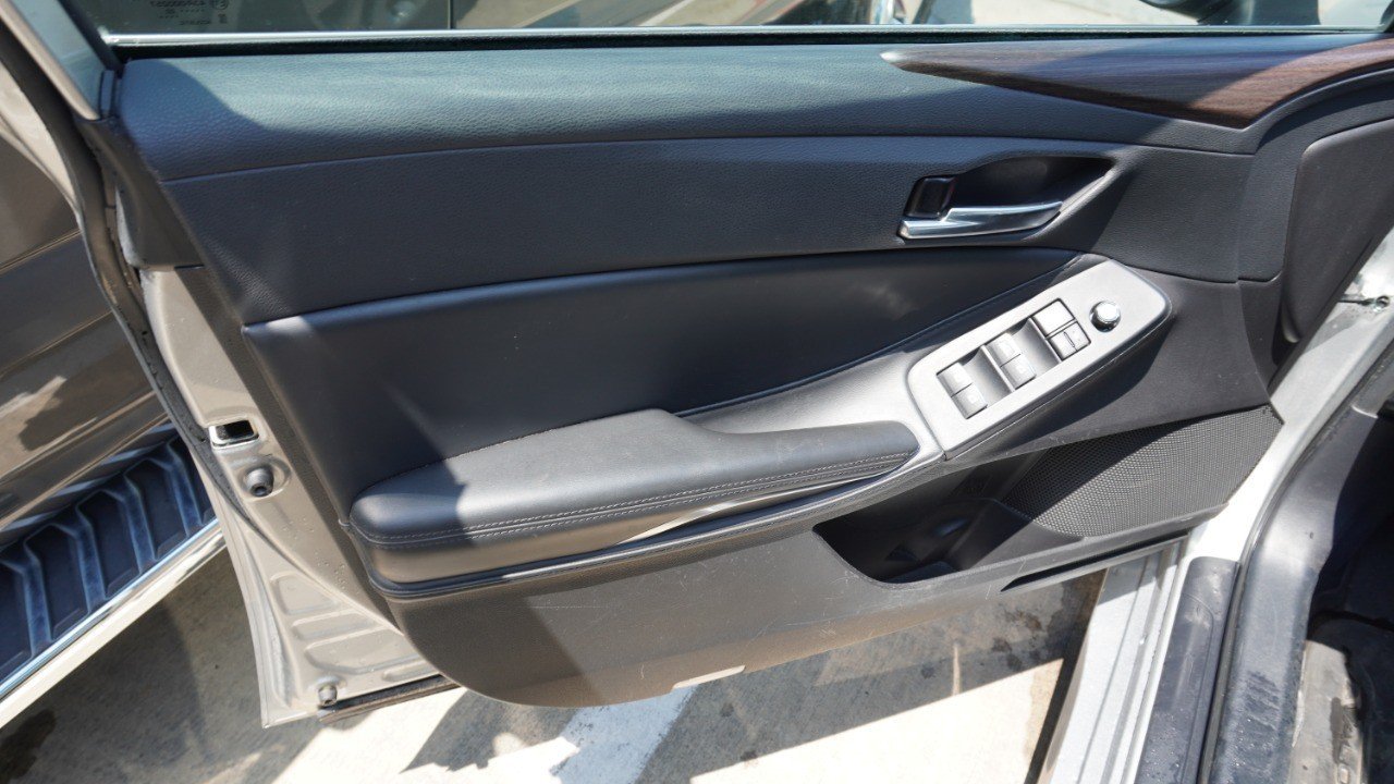 Used 2022 Silver Toyota XLE image 15