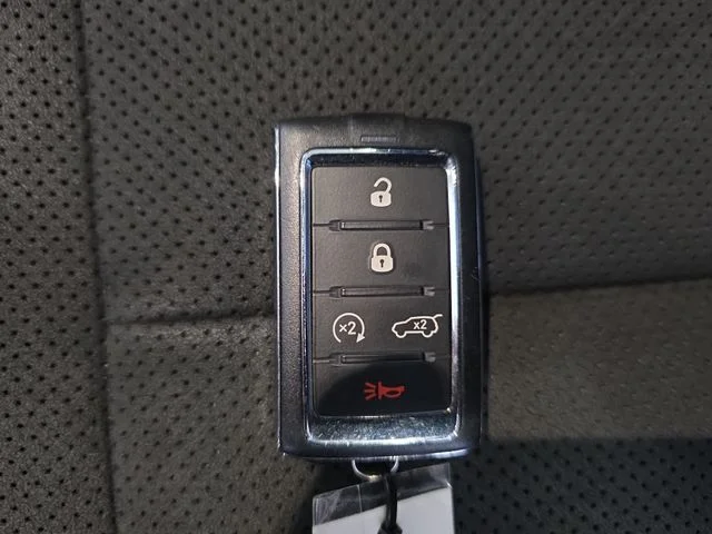 Used 2023 Diamond Black Jeep Altitude X image 34