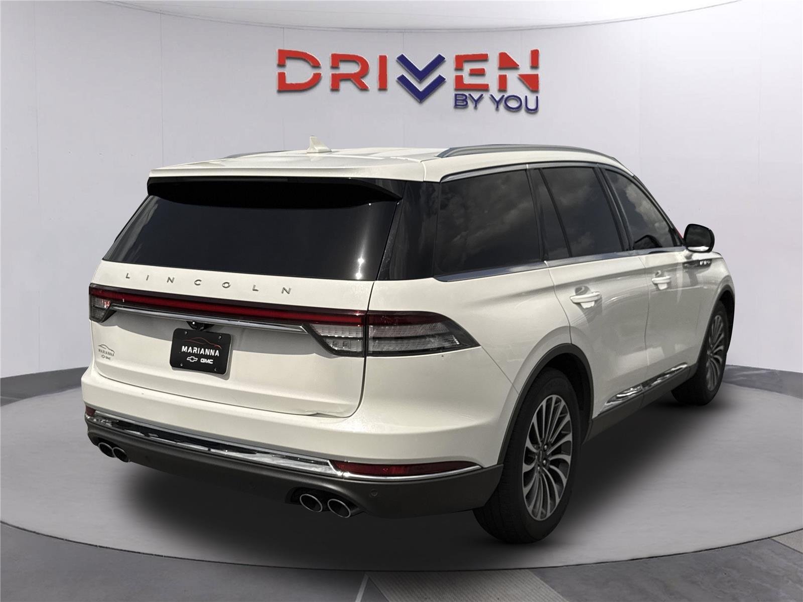 Used 2022 Pristine White Metallic Tri-Coat Lincoln Reserve image 4