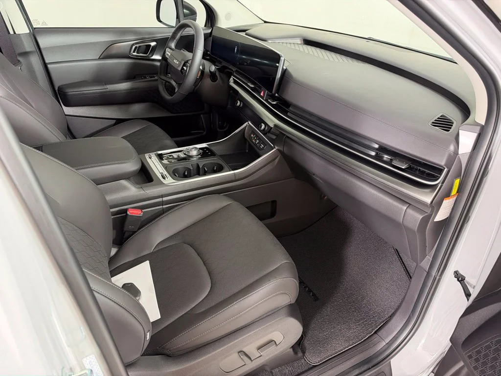 New 2027 Ceramic Silver Kia SX image 16
